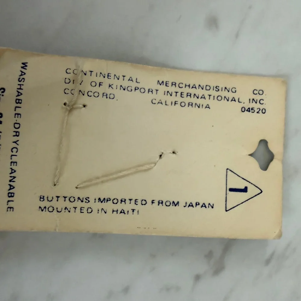 VTG Majestic‎ Buttons Lot 6 Cards 11ct Mixed Sizes Colors Japan Holland HK226A